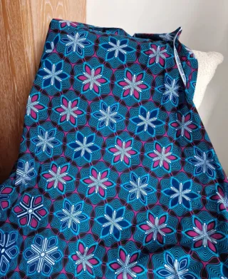 Tela africana Wax morado estrella azul 100x110