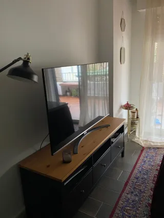 Mueble TV color madera y negro