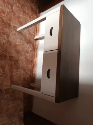 Mesa de entrada madera blanca y marrón