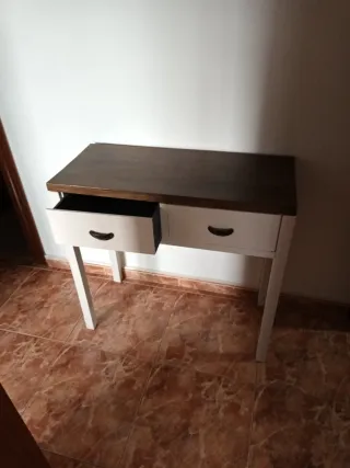 Mesa de entrada madera blanca y marrón