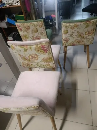 4 Sedie Imbottiate Verdi e Rosa, in Perfette Condizioni