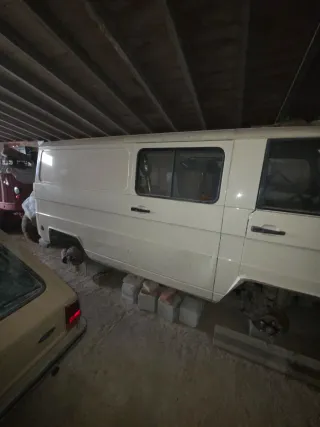 Mercedes-Benz mb 100 1983