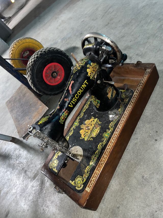 Máquina de coser antigua Visco