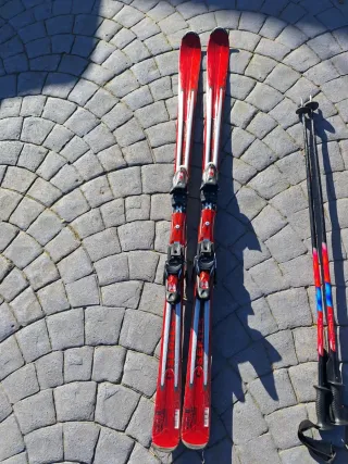 Esquís y botas de nieve