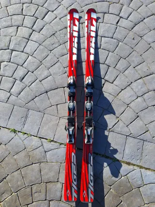 Esquís y botas de nieve