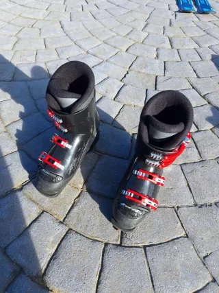 Esquís y botas de nieve