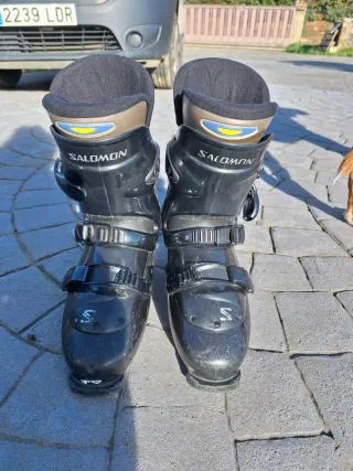 Esquís y botas de nieve