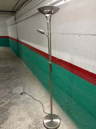 Làmpada de peu moderna.