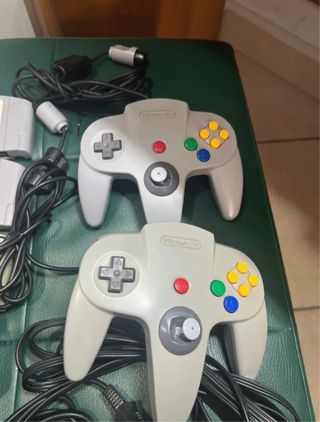 Nintendo 64 Console Bundle con Giochi e Controller