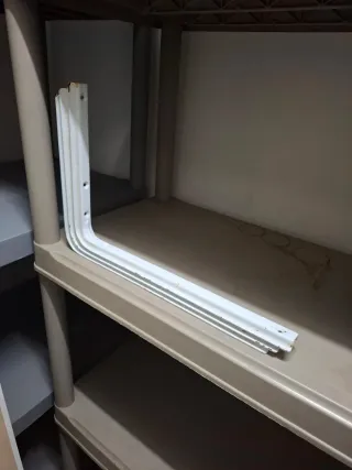 Baldas con escuadra madera y plástico.