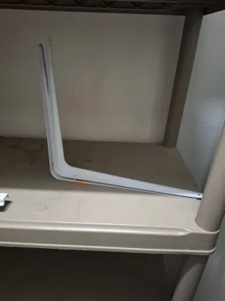 Baldas con escuadra madera y plástico.