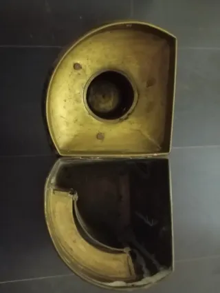 Farol antiguo de metal y cristal