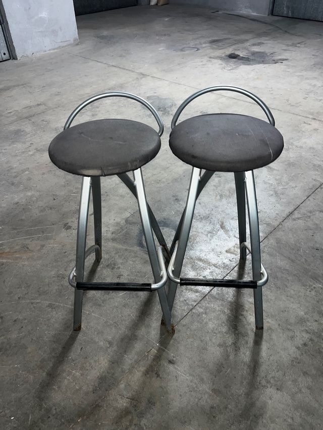 Juego de 2 taburetes de bar 15€/unidad