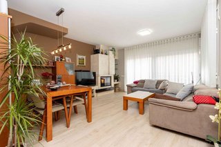 Casa adosada en venta en Centre en Castellar del Vallès