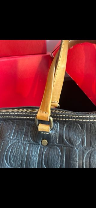 Bolso CH Negro Piel Grabada