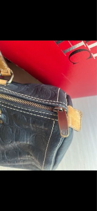 Bolso CH Negro Piel Grabada