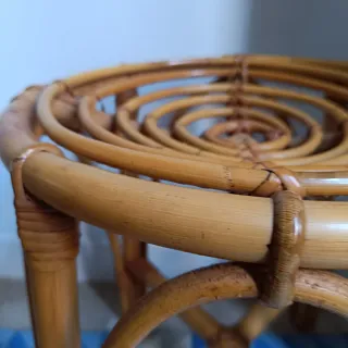 Taburete de ratán y caña