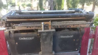 Máquina de escribir Underwood antigua