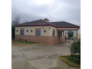 Casa en venta en Carmona
