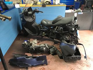 Despiece Suzuki Burgman 250 (2000)