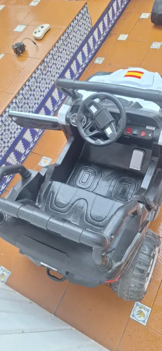 Coche todoterreno con radio y teledirigido infanti