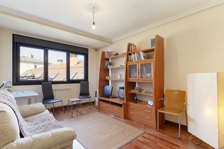 Piso en venta en Milán - Pumarín - Teatinos en Oviedo