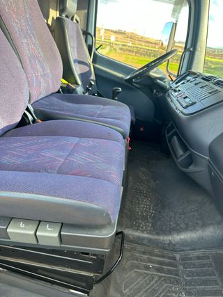 MERCEDES-BENZ 818 2003