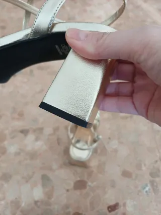 Sandalias Pull&Bear doradas tacón talla 39