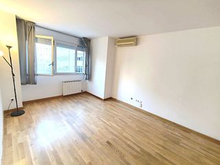 Piso en venta en La Bordeta en Barcelona