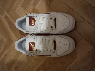 Zapatillas Puma Blancas y Rojas