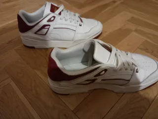 Zapatillas Puma Blancas y Rojas