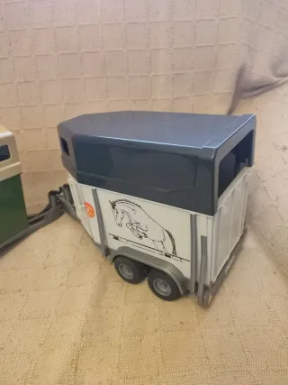 Bruder remolque para caballos