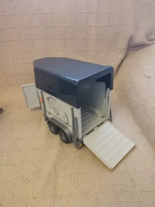 Bruder remolque para caballos