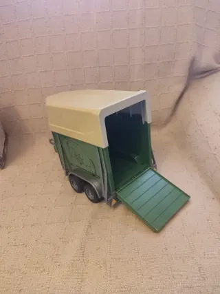 Bruder remolque para caballos