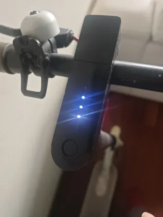 Patinete xiaomi eléctrico blanco, usado. Funcionan