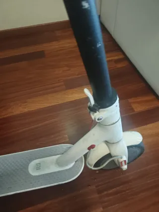 Patinete xiaomi eléctrico blanco, usado. Funcionan