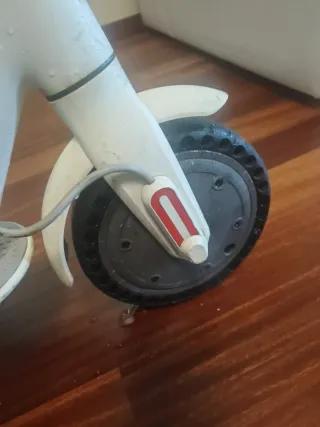 Patinete xiaomi eléctrico blanco, usado. Funcionan