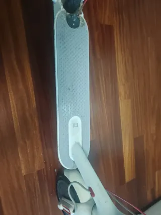 Patinete xiaomi eléctrico blanco, usado. Funcionan