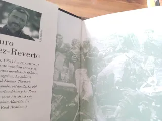 2 libros Arturo Pérez Reverte - Novela histórica