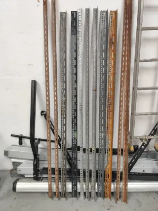 Barras metálicas para estanterías