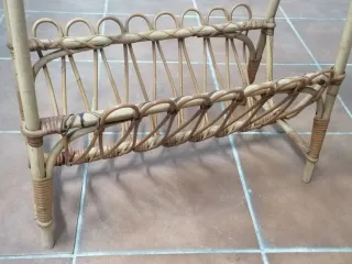 Mesita bambú vintage con revistero