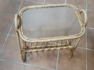 Mesita bambú vintage con revistero