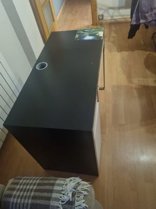 Mesa de estudio/ordenador negra y plateada