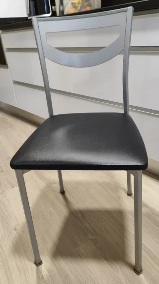 Sillas de cocina metálicas y polipiel