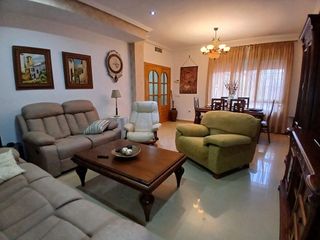 Casa adosada en venta en Tomelloso