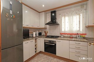 Piso en venta en Can Serra en Hospitalet de Llobregat, L´