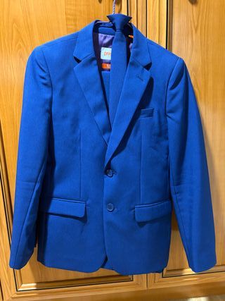 Traje de niño azul con corbata