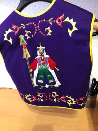 Chaleco MyC bordado niño