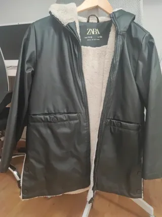 Chubasquero Zara niña verde forrado, talla 11-12 a