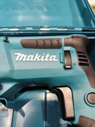 Taladro percutor Makita SDS + maletín